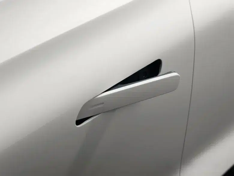 Iebūvētās durvju rokturi Dongfeng Box virsbūvē