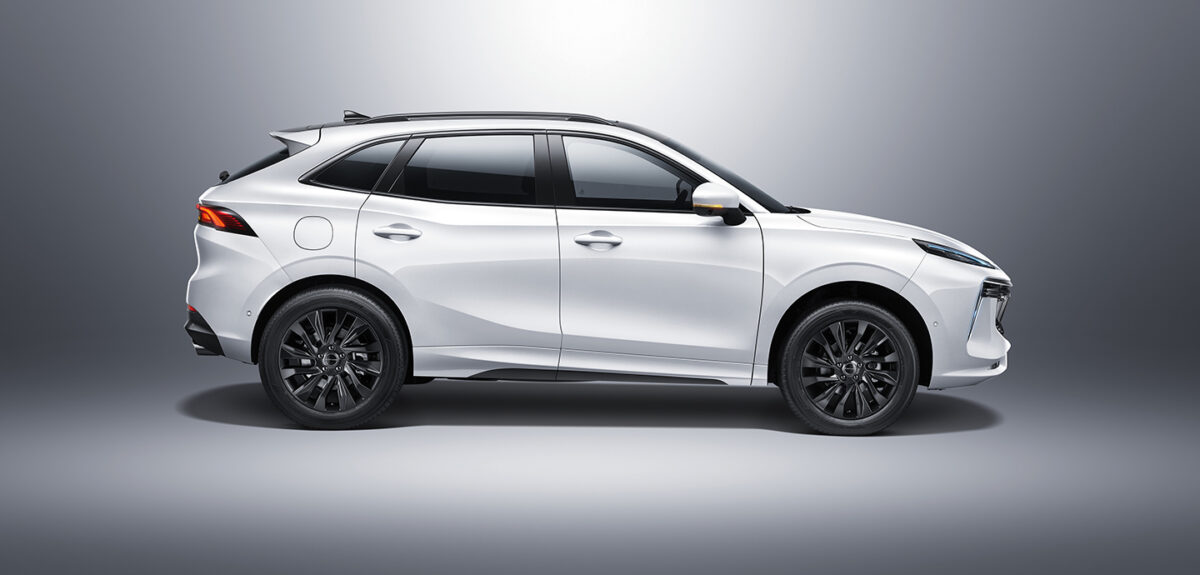 Profile view of white T5 EVO on neutral background — combination of dynamics and elegance