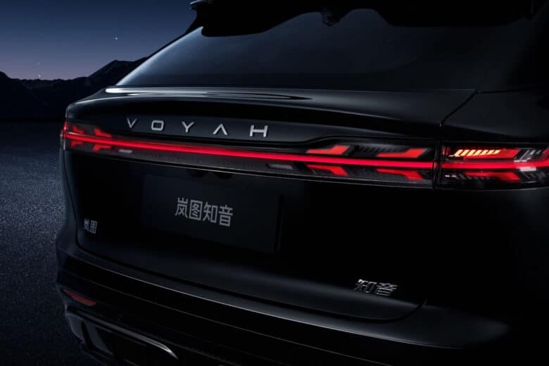 LED rear lights emphasize technology and premium design