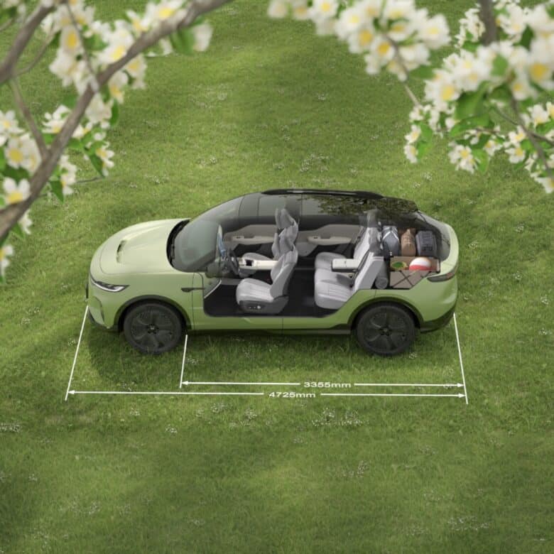 Spacious interior and trunk of Voyah Courage, emphasizing technology and comfort