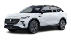 Voyah Courage SUV baltā krāsā ar melnu jumtu uz caurspīdīgā fona