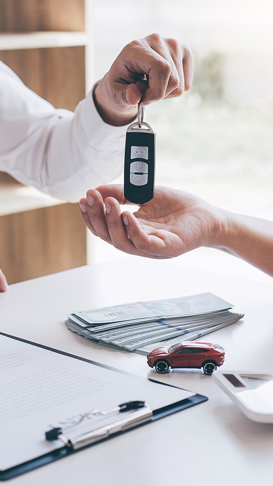 Handing over car keys when arranging leasing