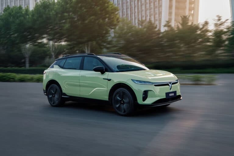 Electric SUV Voyah Courage in motion