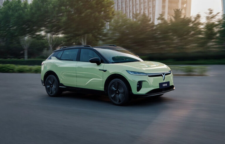Elektriskais apvidus automobilis Voyah Courage kustībā