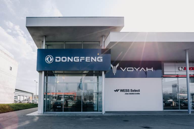 Exterior of the WESS Select dealership in Riga with Dongfeng and Voyah logos